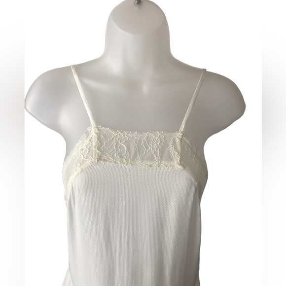 Women's Intimately Free People White Textured Fabric Lacy Mini Dress. Size XS - Picture 3 of 16